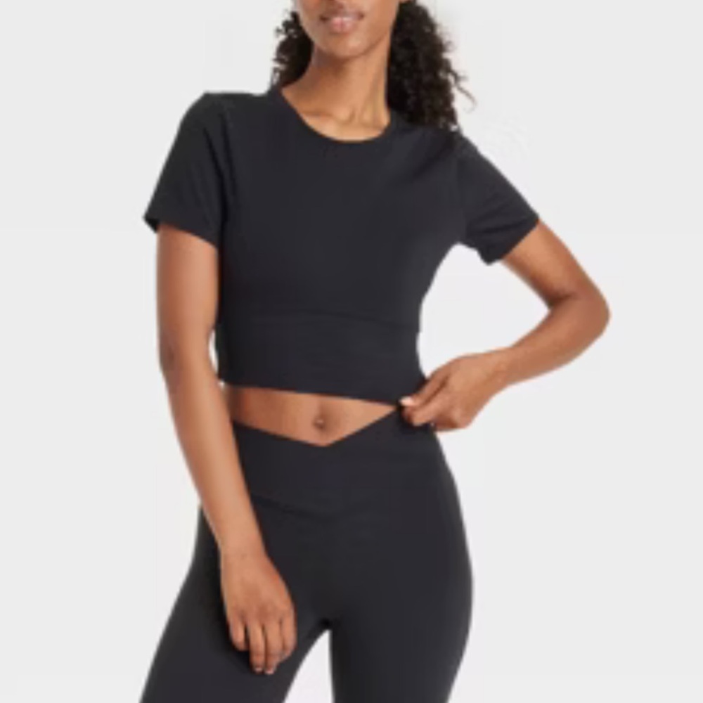 NWOT women’s Active Crops Top.    Black.   XXL